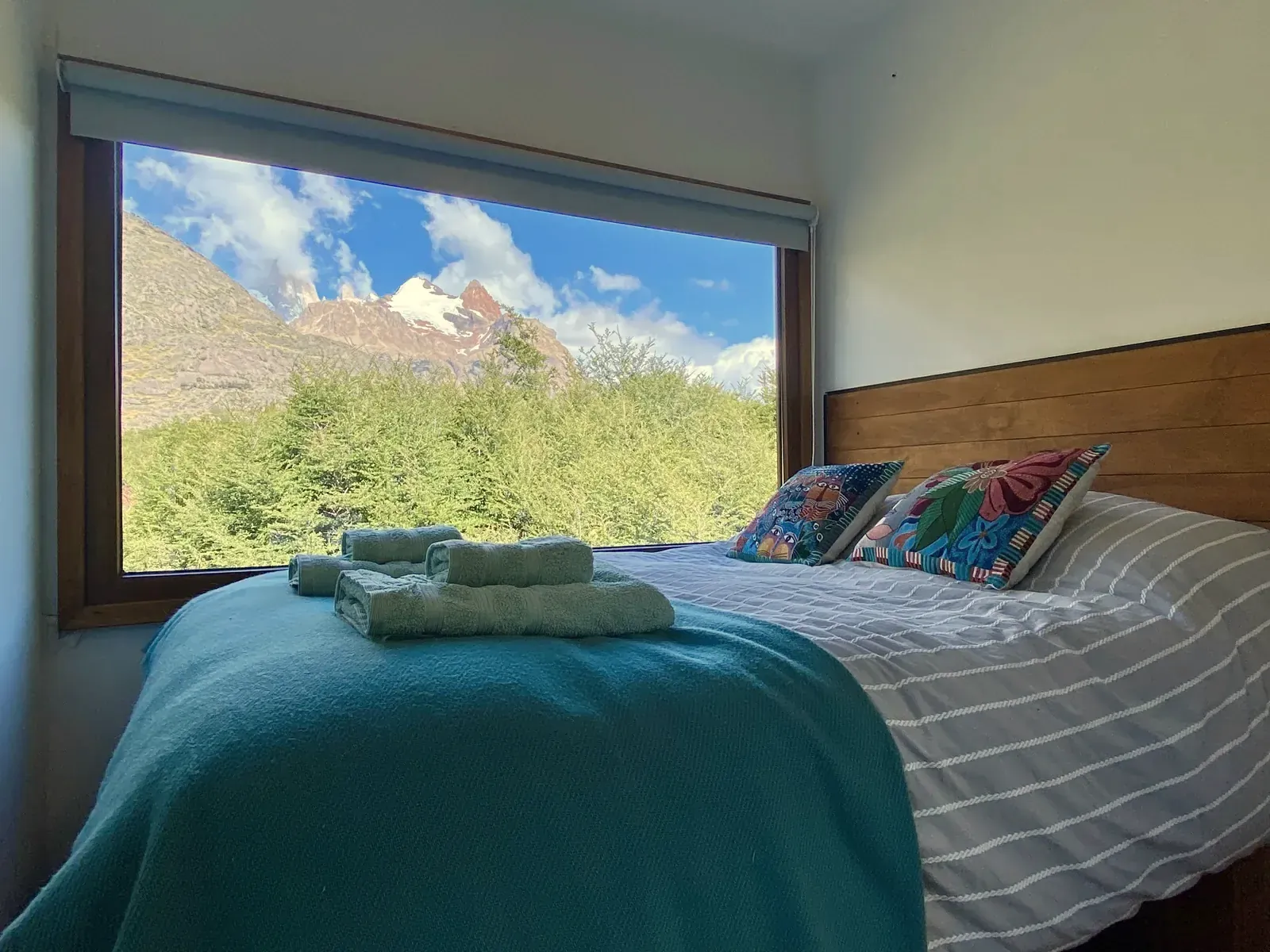 Casa Nieve: La cama con mantas de colores